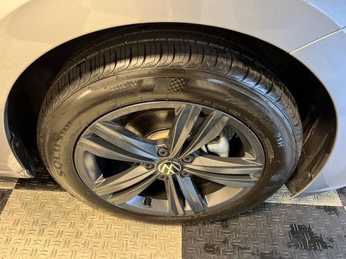 Certified 2024 Volkswagen Jetta SE FWD image 9