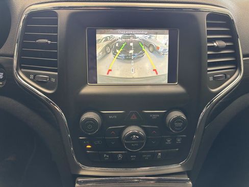 Used 2020 Jeep Grand Cherokee Laredo RWD image 17