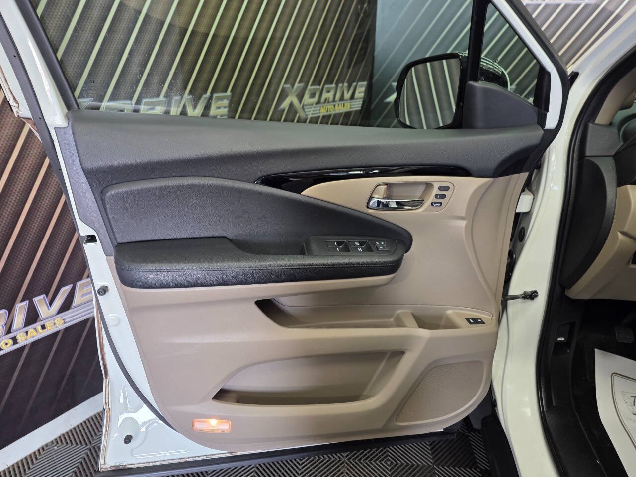 Used 2016 Honda Pilot Touring image 17