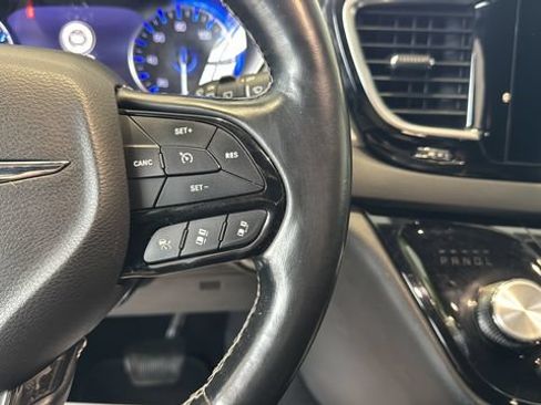 Used 2018 Chrysler Pacifica Touring-L Plus w/ Advanced Safetytec Group FWD image 14