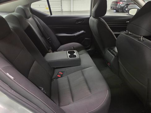 Used 2025 Nissan Altima 2.5 SV FWD image 31