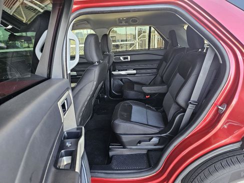 Used 2023 Ford Explorer XLT AWD/4WD image 17
