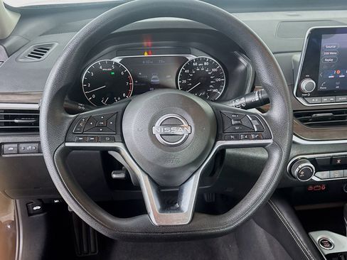 Used 2023 Nissan Altima 2.5 SV FWD image 11