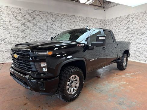 Used 2025 Chevrolet Silverado 2500 Custom w/ Custom Value Package AWD/4WD image 3