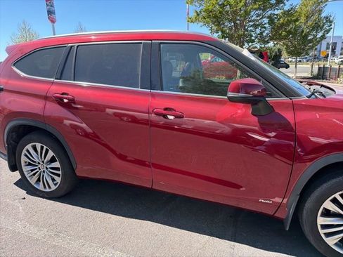 Used 2022 Toyota Highlander Platinum image 5