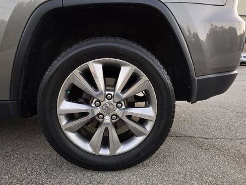 Used 2013 Jeep Grand Cherokee Laredo AWD/4WD image 14