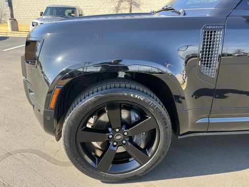 Certified 2024 Land Rover Defender 130 X-Dynamic SE image 12