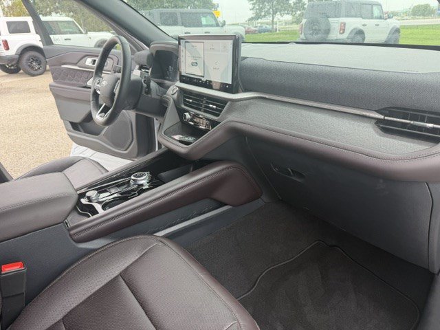 Certified 2026 Ford Explorer Platinum w/ LUX Leather Package AWD/4WD image 43