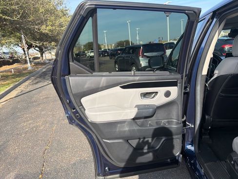 Used 2025 Honda Pilot EX-L image 27