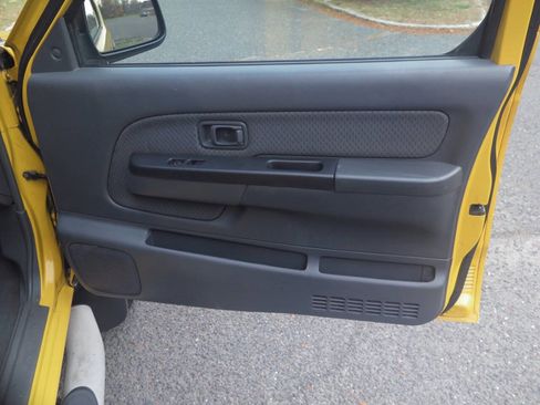 Used 2004 Nissan Xterra XE image 20