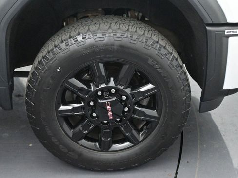 Used 2024 GMC Sierra 2500 AT4 w/ Technology Package AWD/4WD image 34
