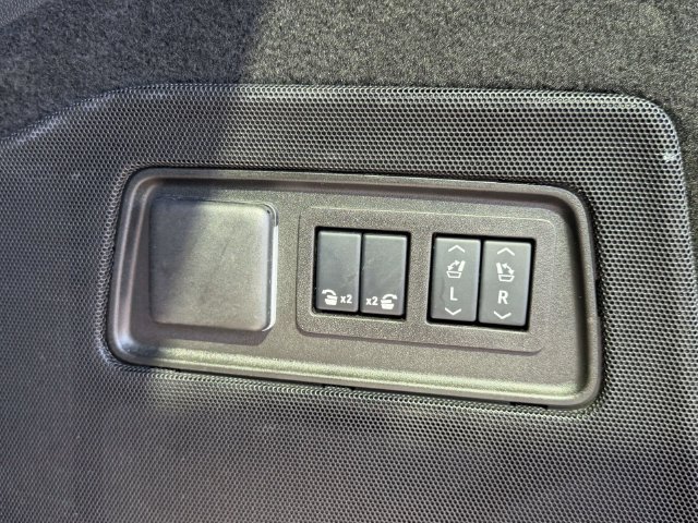 Certified 2025 Cadillac Escalade ESV Sport Platinum w/ LPO, ONYX Package AWD/4WD image 11