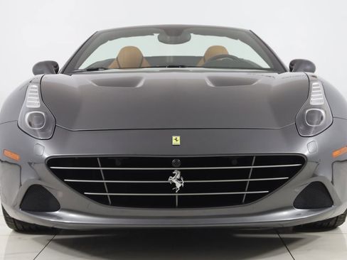 Used 2018 Ferrari California T image 6