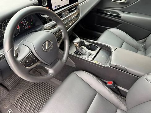 Used 2025 Lexus ES 300h w/ Premium Package FWD image 11