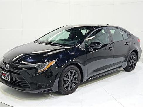 Used 2025 Toyota Corolla LE FWD image 3