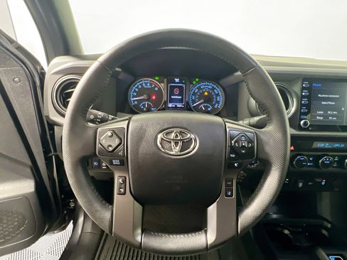 Used 2023 Toyota Tacoma TRD Sport w/ Technology Package AWD/4WD image 17