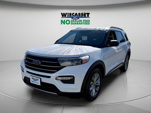 Used 2023 Ford Explorer XLT w/ Equipment Group 202A AWD/4WD image 17