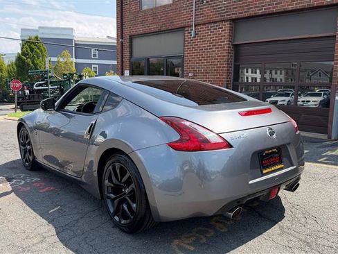 Used 2018 Nissan 370Z Coupe RWD image 10