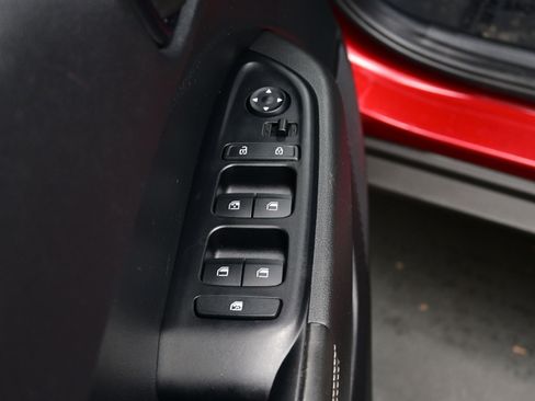 Used 2025 Hyundai Venue Limited image 11