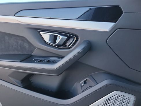 Used 2019 Lamborghini Urus image 10