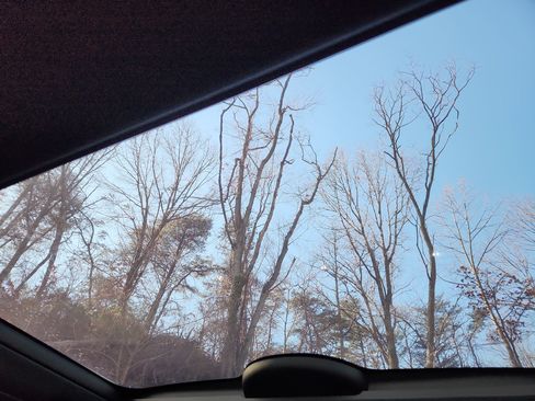 Certified 2024 Land Rover Discovery Dynamic SE image 29