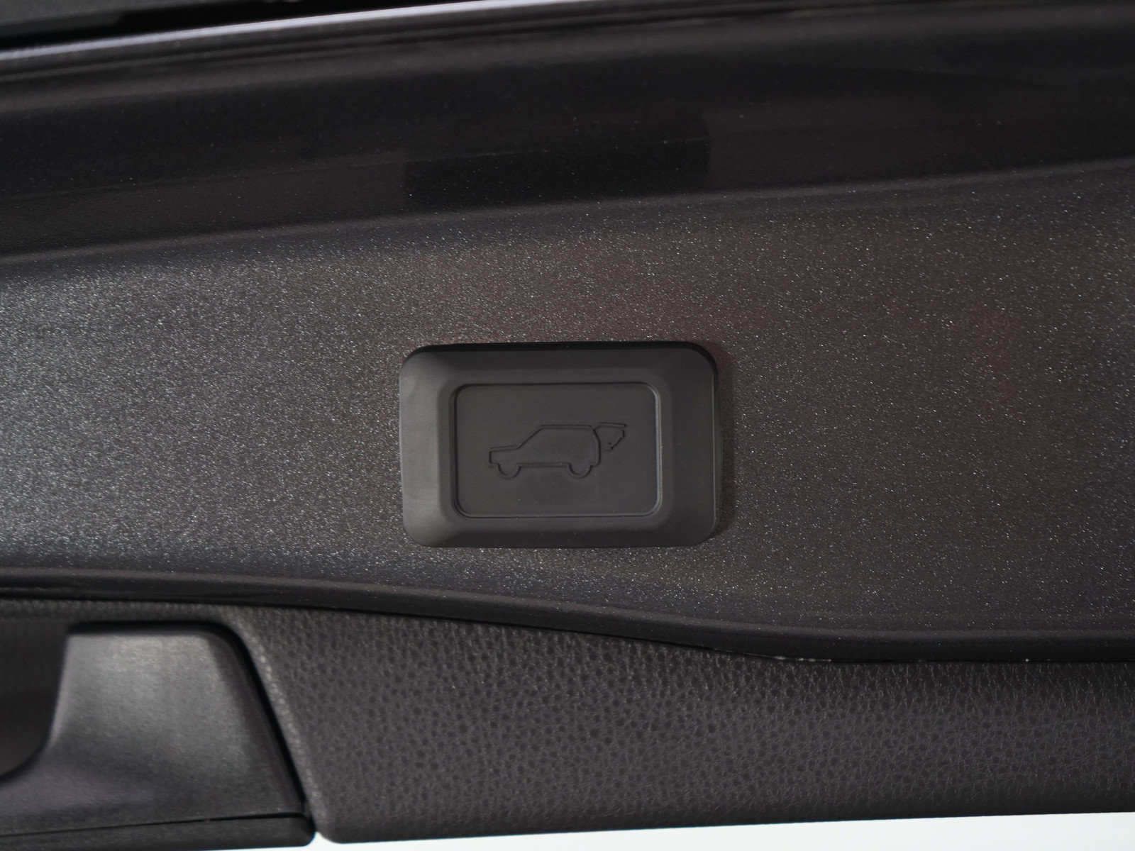 Used 2023 Toyota RAV4 XLE Premium AWD/4WD image 17