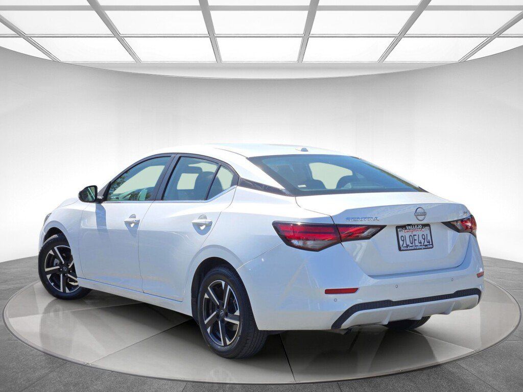 Used 2024 Nissan Sentra SV FWD image 5