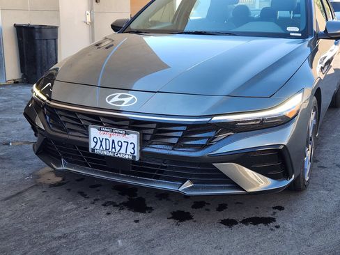 Used 2025 Hyundai Elantra SEL FWD image 10