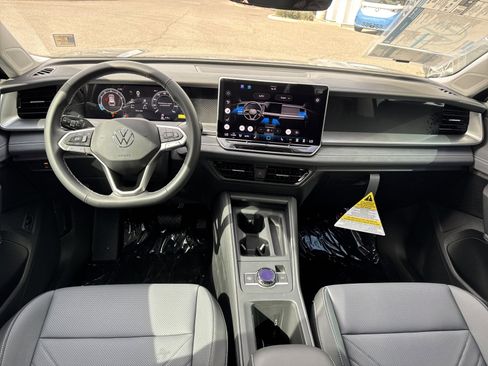 New 2026 Volkswagen Tiguan SE FWD image 22