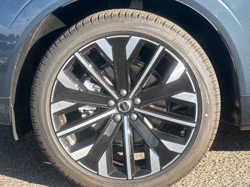 New 2026 Volvo XC60 B5 Ultra w/ Climate Package image 11