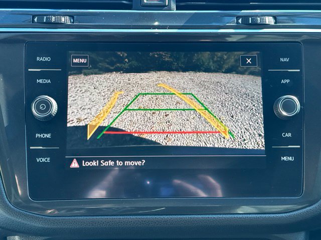 Used 2018 Volkswagen Tiguan SEL AWD/4WD image 34