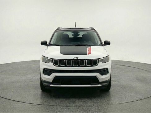 Used 2025 Jeep Compass Trailhawk AWD/4WD image 2