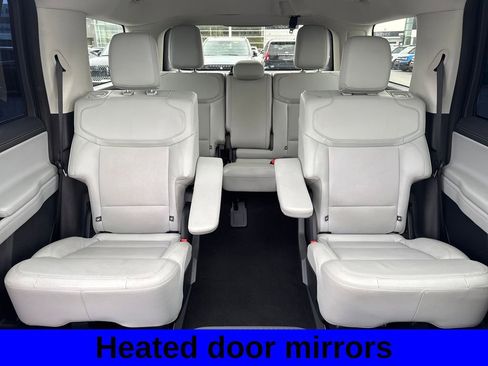 Used 2025 Ford Expedition Platinum AWD/4WD image 14