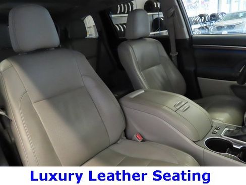 Used 2015 Toyota Highlander Limited image 7