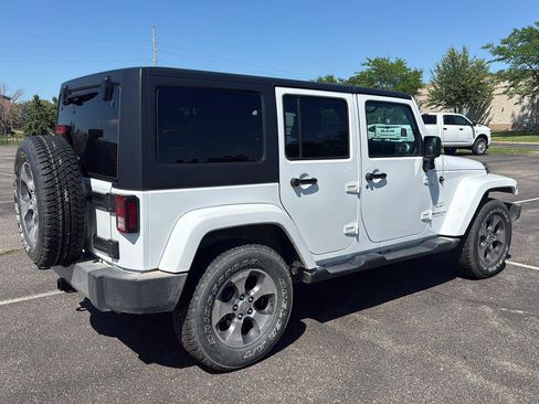 Used 2017 Jeep Wrangler Unlimited Sahara w/ Dual Top Group AWD/4WD image 5
