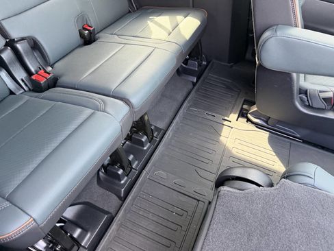Used 2025 GMC Yukon XL AT4 w/ AT4 Premium Plus Package AWD/4WD image 59