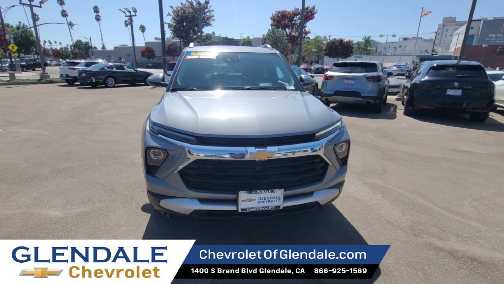 Used 2025 Chevrolet TrailBlazer LT FWD image 3
