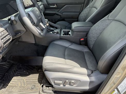 Used 2025 Toyota Tacoma Limited AWD/4WD image 12