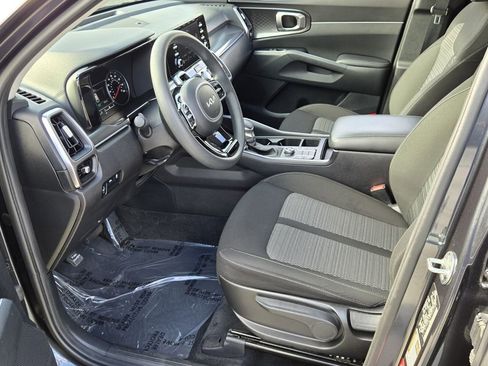 Used 2023 Kia Sorento LX image 10
