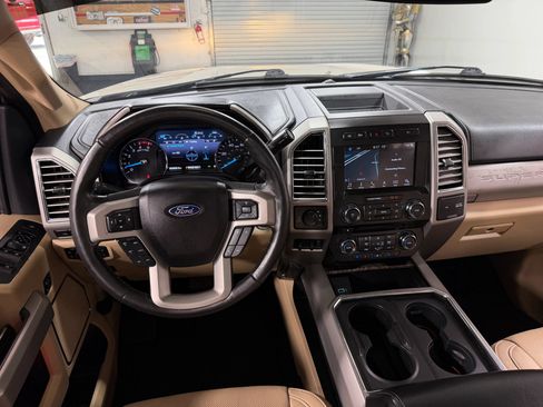 Used 2017 Ford F250 Lariat w/ Lariat Ultimate Package AWD/4WD image 25