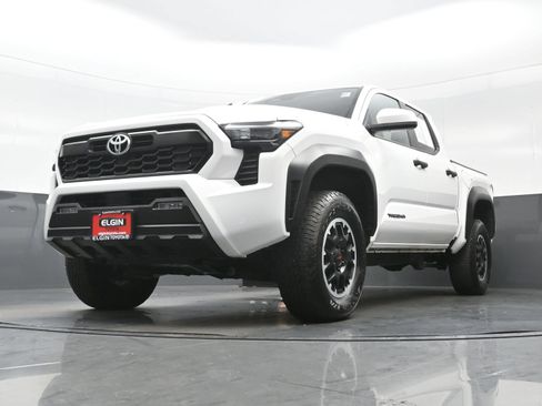 Used 2024 Toyota Tacoma TRD Off-Road AWD/4WD image 28