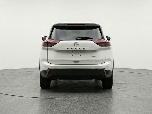 Used 2025 Nissan Rogue SV image 7