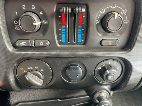 Used 2006 GMC Envoy SLE w/ Sle Preferred Equipment Group image 16