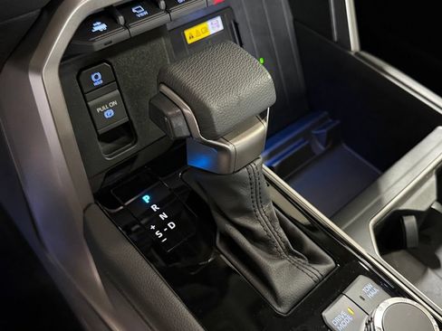 Used 2024 Toyota Tundra Limited AWD/4WD image 33