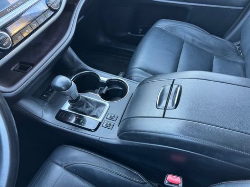 Used 2017 Toyota Highlander XLE AWD/4WD image 10