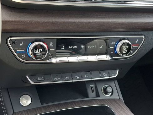 Used 2021 Audi Q5 Prestige w/ Prestige Package AWD/4WD image 16
