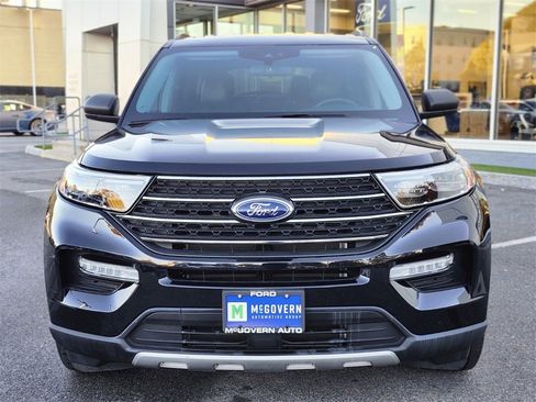 Used 2023 Ford Explorer XLT w/ Equipment Group 202A image 8