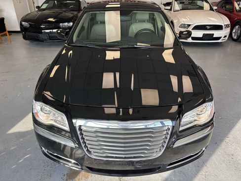 Used 2014 Chrysler 300 image 7
