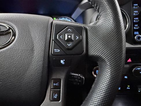 Used 2022 Toyota Tacoma TRD Sport w/ TRD Premium Sport Package AWD/4WD image 25