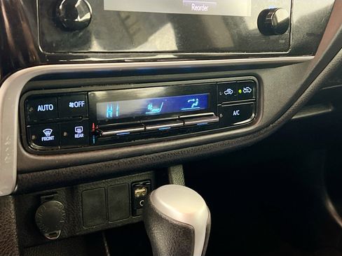 Used 2019 Toyota Corolla LE image 25